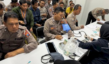 Polisi-Sidoarjo-Pengamanan-Pilkada-Serentak-2024-Dicek-Kesehatan